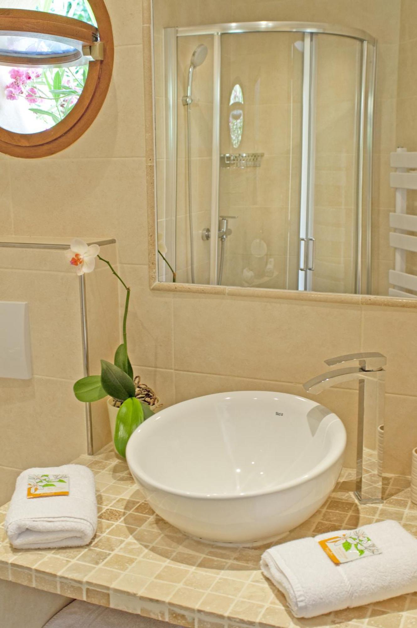 La Colline De Vence Bed & Breakfast Bagian luar foto